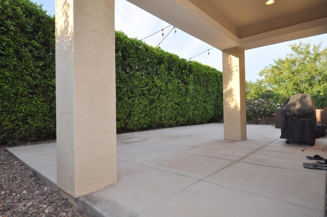 Building Photo - Stunning 5bed/3bath 2771 sq/ft Gilbert Home!