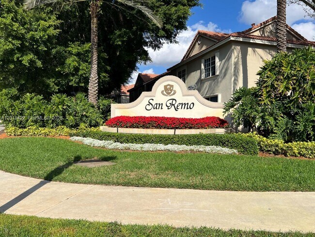 Building Photo - 982 Sevilla Cir