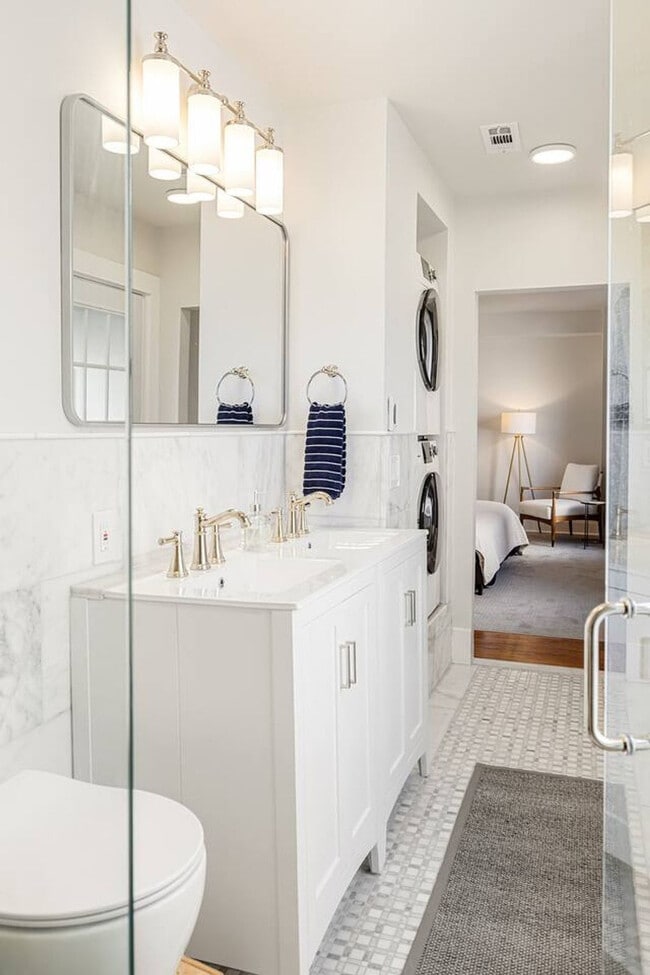 Building Photo - 1326 Broadway-SI ID1324946P