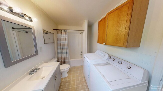 Building Photo - 102 W Windjammer Rd