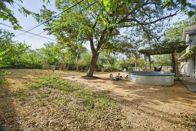 Building Photo - 6901 Bryn Mawr Dr