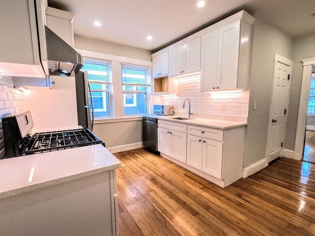 Building Photo - 3957 Washington St