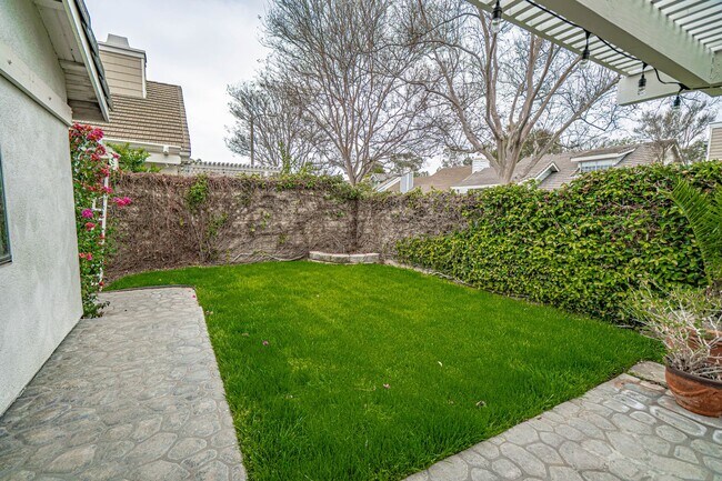 Building Photo - COMING SOON! Charming 2-Bedroom Home with a Versatile Loft in The Bungalows of Valencia!