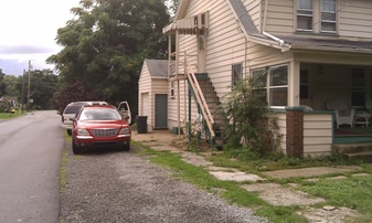 Building Photo - 119 E Rockenstein Ave 2