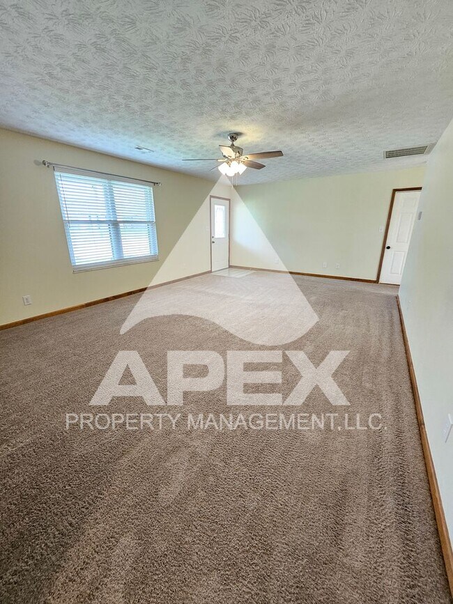 Building Photo - Beautiful 3 Bd/2 Ba Brick Single Family Home w/2-Car Garage in Powell!