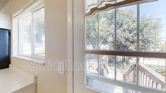 Building Photo - 1618 Shasta Dr