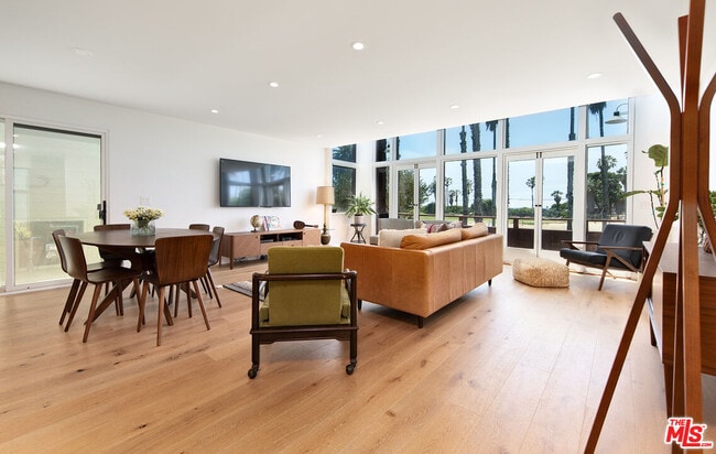 Building Photo - 6623 Esplanade