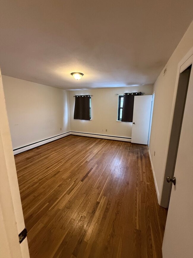 Building Photo - Concord Condo - Heat and Hot Water Included!