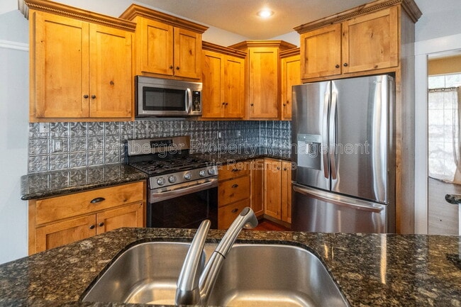 Building Photo - 6106 E 14th Ln