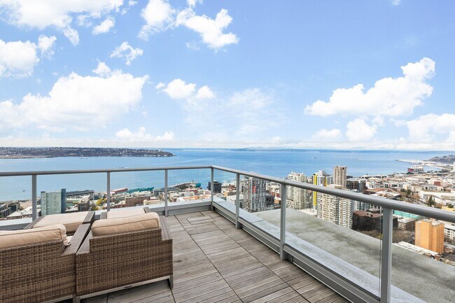 Building Photo - Stellar Denny Triangle Luxury Condo