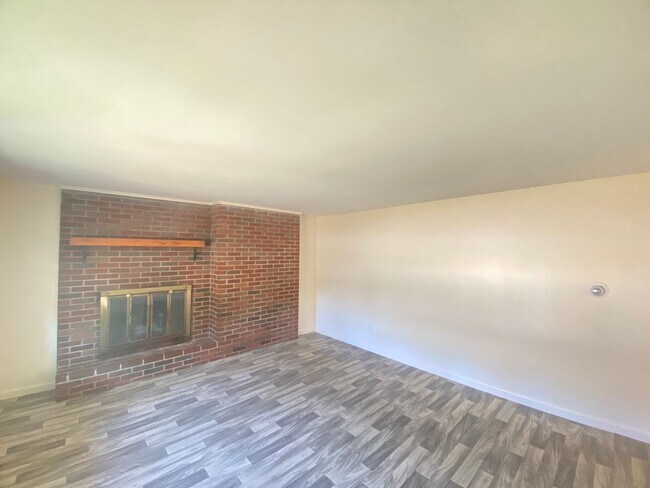 Building Photo - 94 Millville St