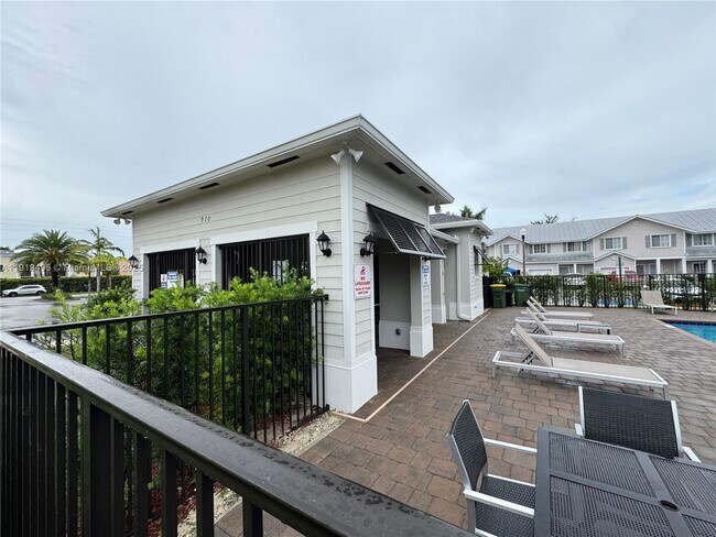 Building Photo - 1780 SE 9th Ave