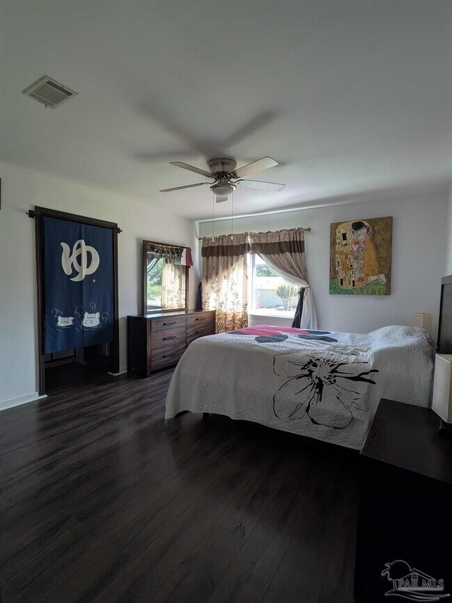 Building Photo - 5275 Powrie Dr