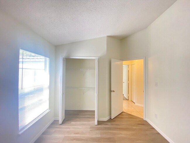 Building Photo - 3 Bedroom / 2 Bath Home in Winter Springs !