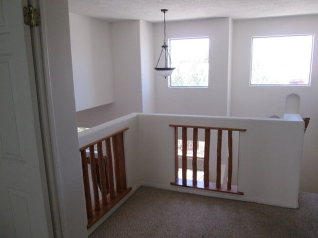 Building Photo - (4) Beds & (3) Car Garage