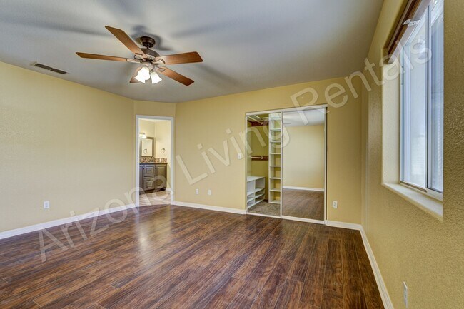 Building Photo - SOUTHSIDE HOME WITH LARGE FENCED BACKYARD