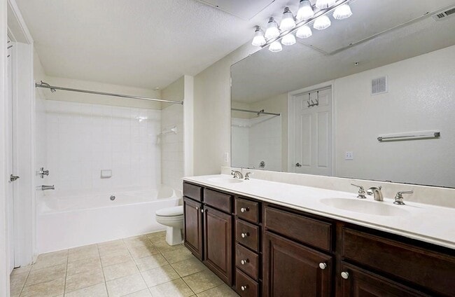 Building Photo - 7575 Kirby Dr