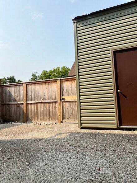 Building Photo - 3441 Laredo Dr