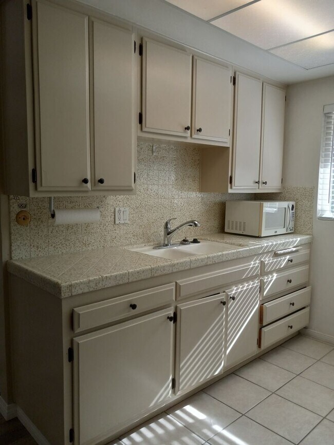 Building Photo - Location is Everything!  2 Minute Walk to ...