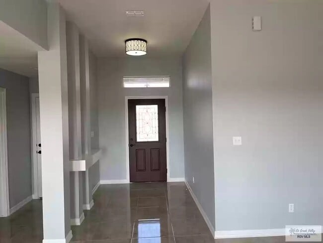 Building Photo - 2933 Zeb Dr