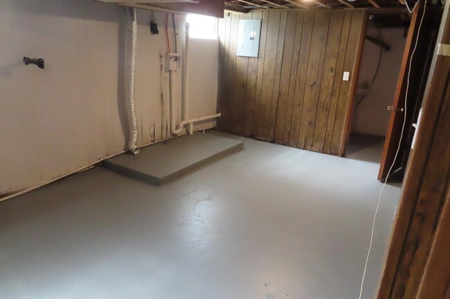 Building Photo - 1121 Fairwood Ave