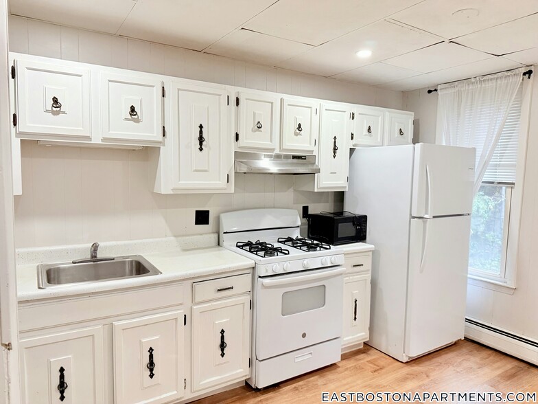 Building Photo - 31 Falcon St