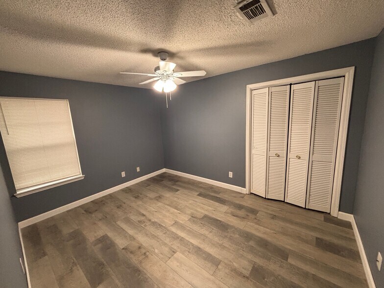 BR2 - 2517 Gulf Breeze Ave