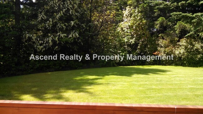 Building Photo - Gorgeous Updated Murrayhill Area 4 Bed on ...