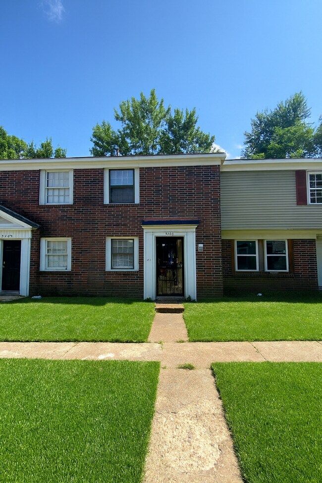 Primary Photo - 5203 Flowering Peach Dr