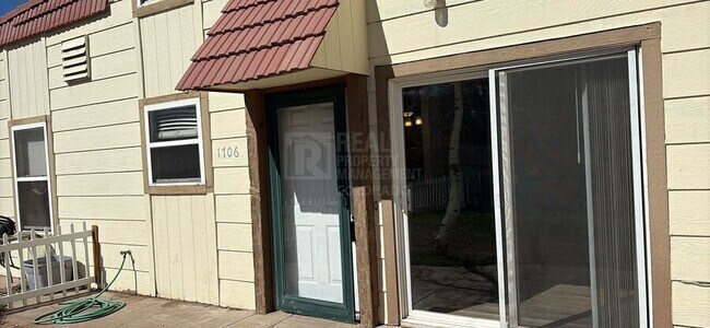 Building Photo - 1706 E 17th St