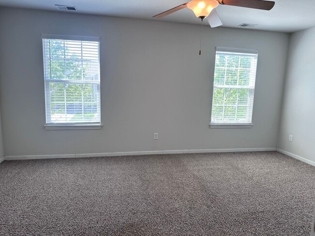 Building Photo - 3 Bed | 2.5 Bath | 2 Car Garage Townhome in Grain Valley