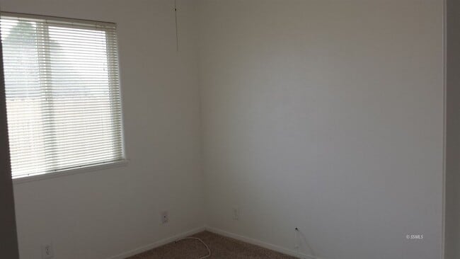 Building Photo - Beautiful 4 Bedroom Hom