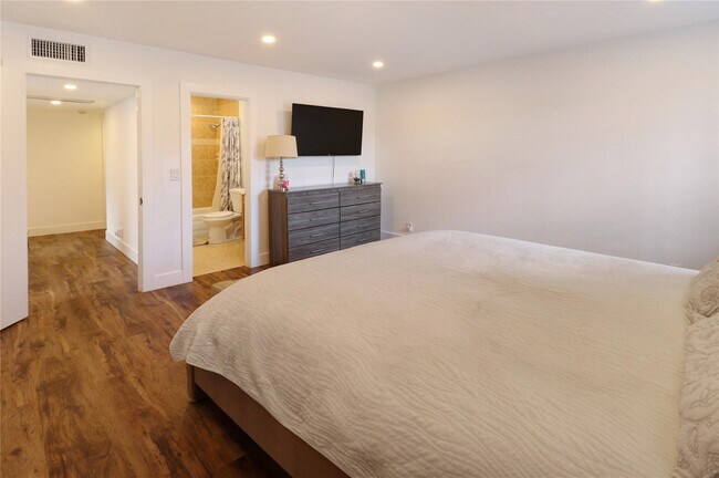 Building Photo - 9390 SW 61st Way