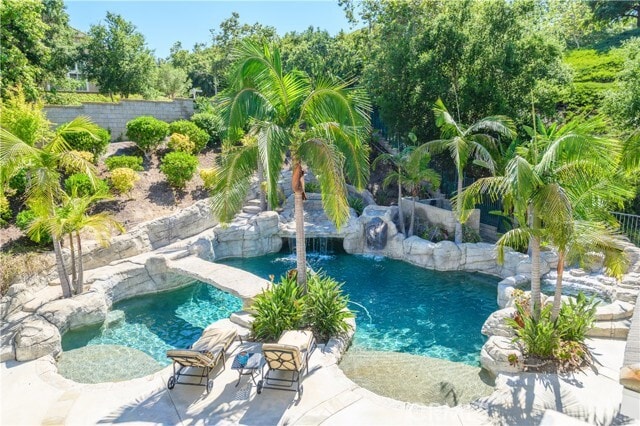 Building Photo - 21 Bent Oak