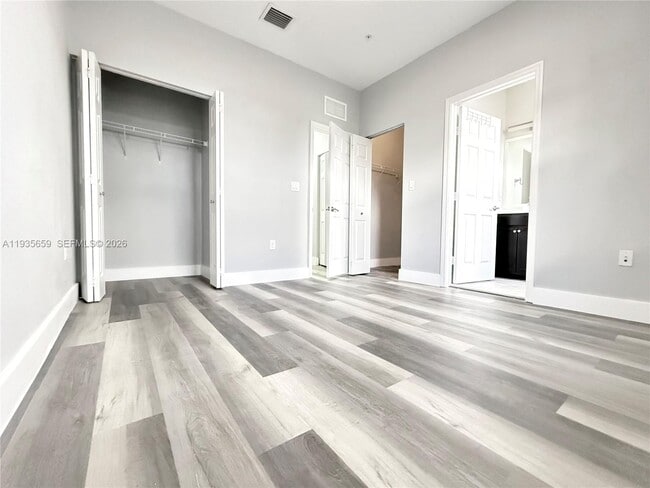 Building Photo - 134 SE 28th Ter