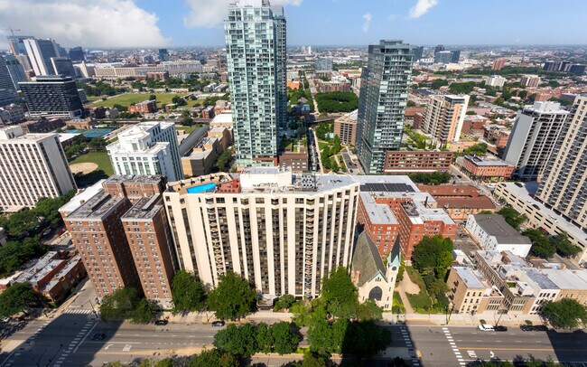 Building Photo - 1122 N Clark St