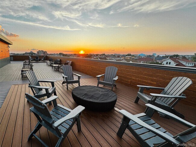 Building Photo - 135 E Park Ave