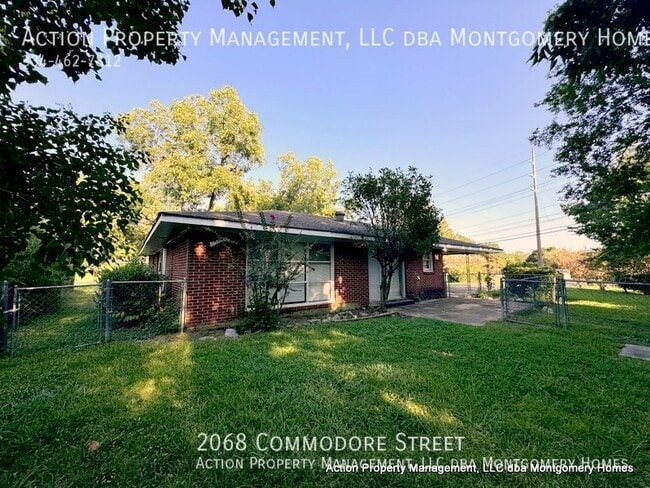 Building Photo - 2068 Commodore St