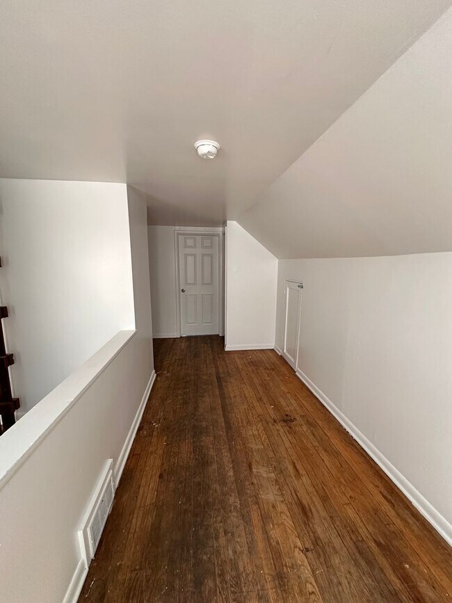 Building Photo - 210 Perrin St