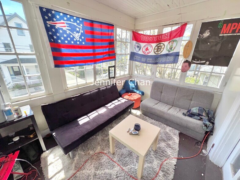 Building Photo - 18 Ashford St