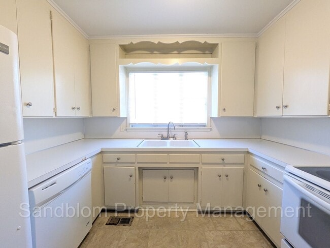 Building Photo - FOR LEASE | Tulsa | $1250 Rent