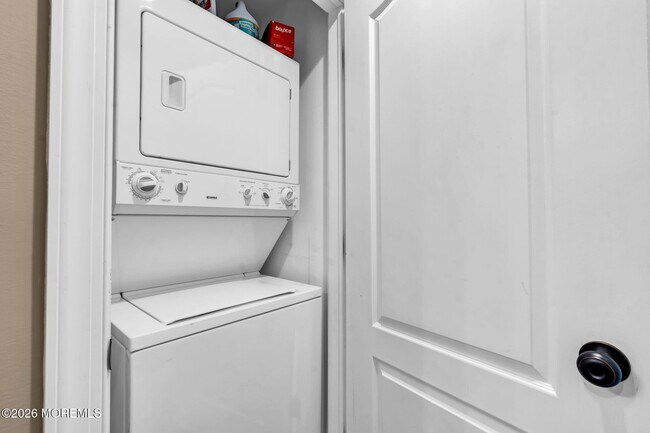 Building Photo - 510 Lareine Ave