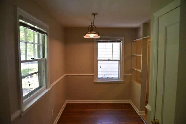 Building Photo - 3 Bedroom Home in Clintonville/Beechwold Area