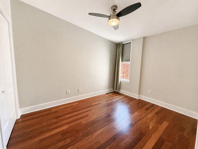 Building Photo - 2036 Carpenter St
