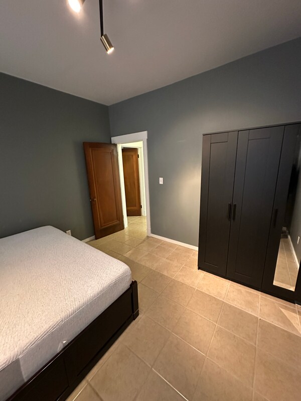 Building Photo - 2411 Vine St