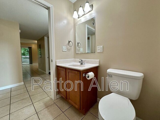 Building Photo - 8 Zell Ln