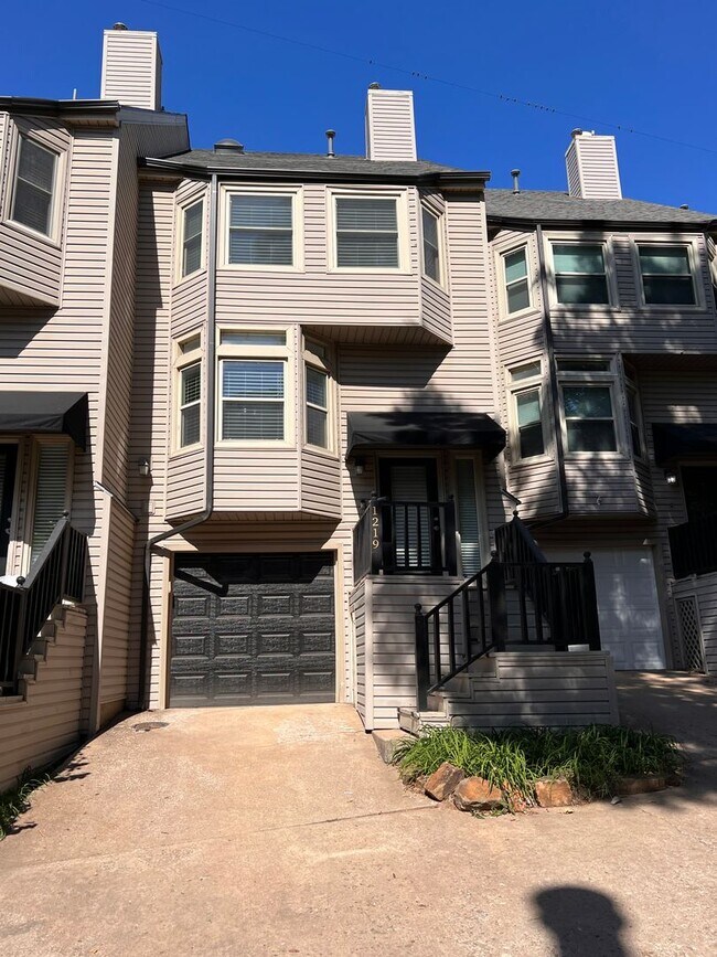 Primary Photo - Beautiful 2+ Bedroom, 4 Level Townhome Wit...