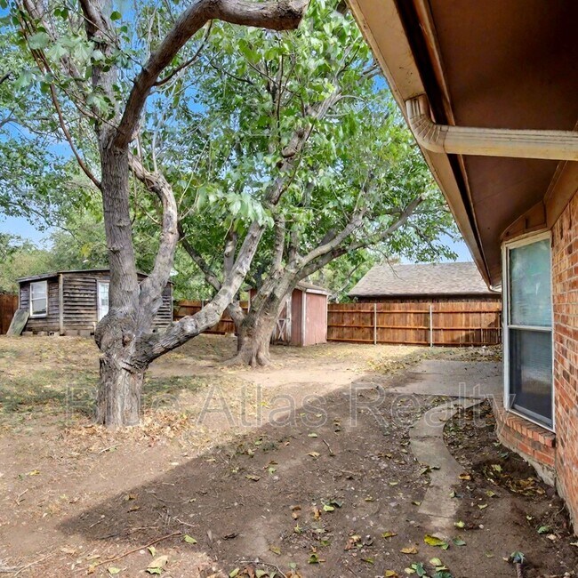 Building Photo - 6537 Meadowview Ln