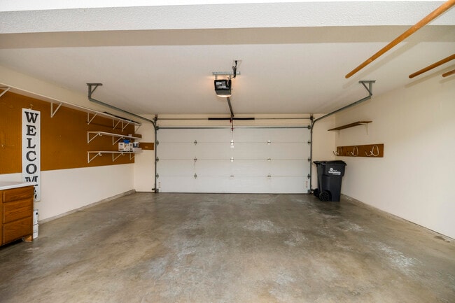 Building Photo - 13 Yorkshire Dr