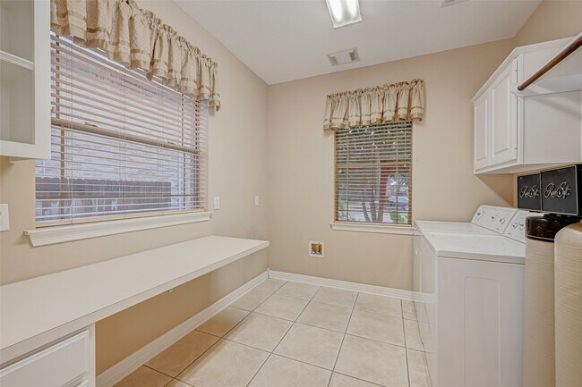 Building Photo - 22518 Silvermist Ln